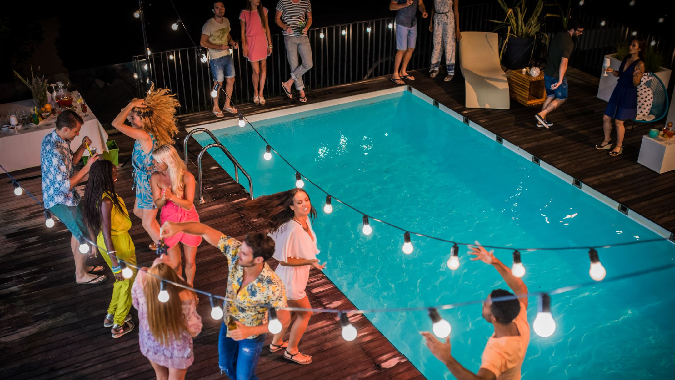 Poolside Entertaining: Ideas for Hosting the Ultimate Pool Party